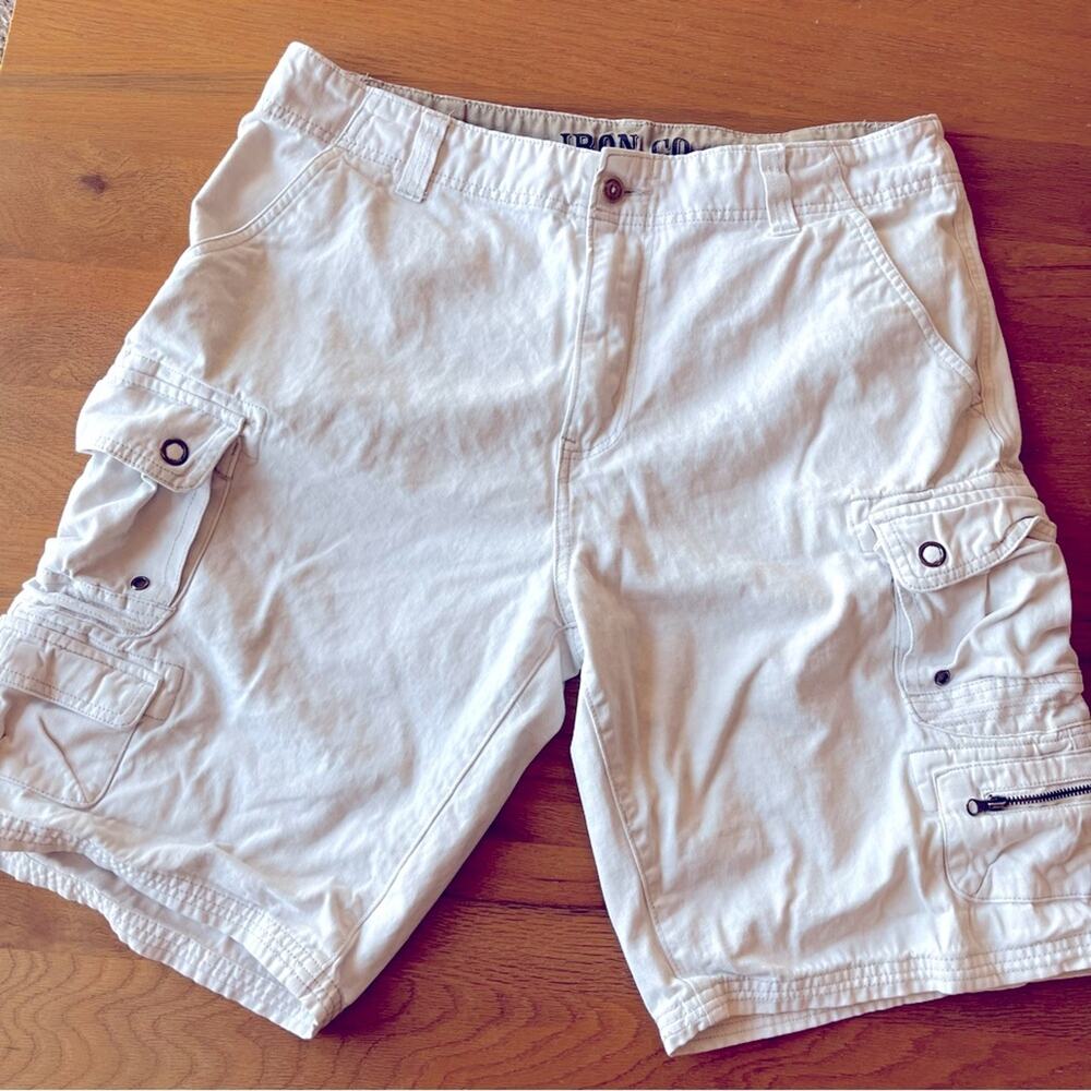 Iron Co. Mens Cream Cargo Pocket Shorts size 34